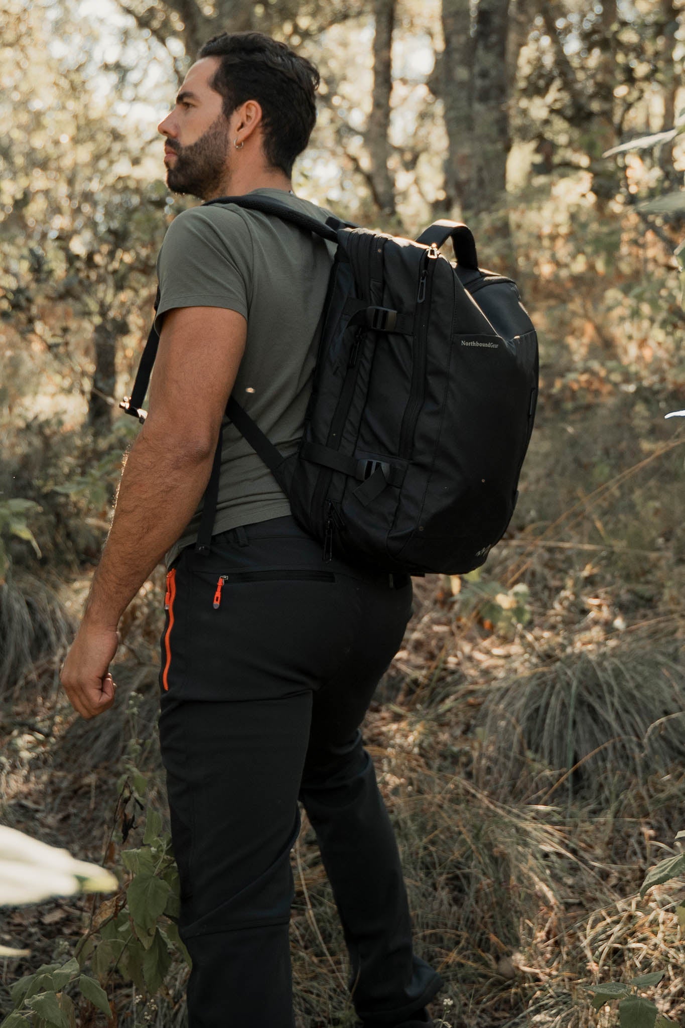 Voyager" FlexiPack: Expandable Backpack (26L/38L) with Built-In Rain Cover